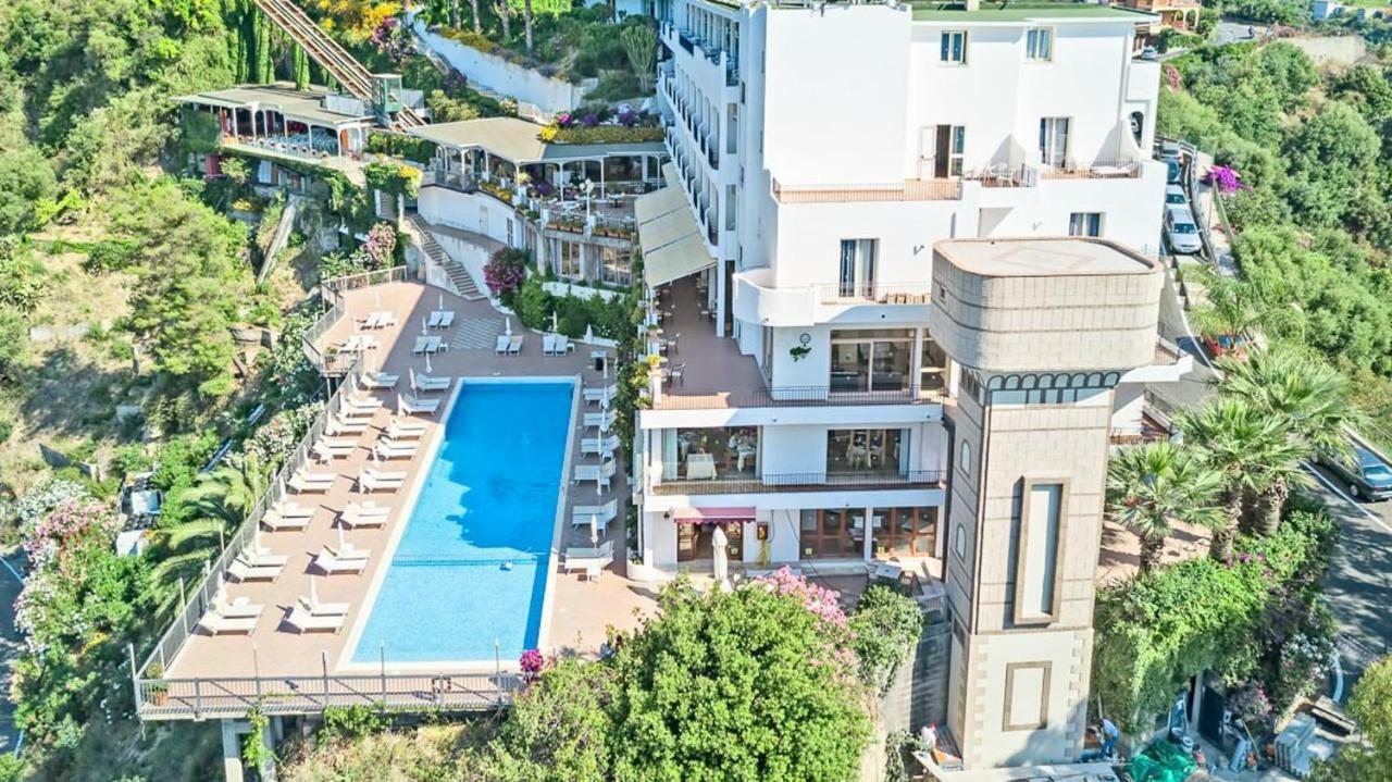 Hotel Antares レトイアンニ エクステリア 写真
